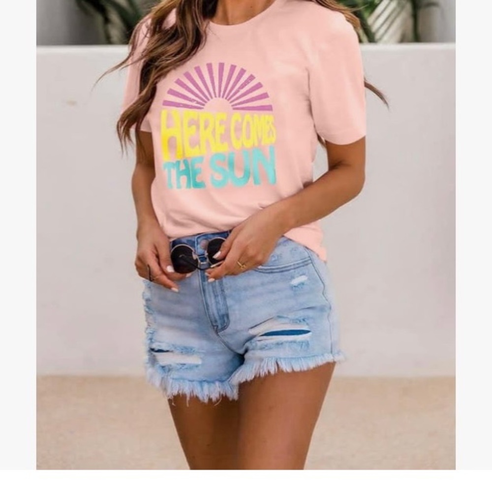 Women's Pink Graphic Tee “Here comes the sun”